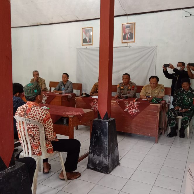 
 Audiensi Warga Desa Karangkembang Terkait Indikasi Pelanggaran Pembangunan Gedung Olahraga.