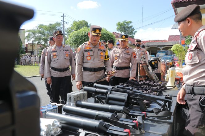 
 Lebih Awal, Polres Kebumen Gelar Latihan Dalmas serta Pengecekan Peralatan Pengamanan Pemilu 2024