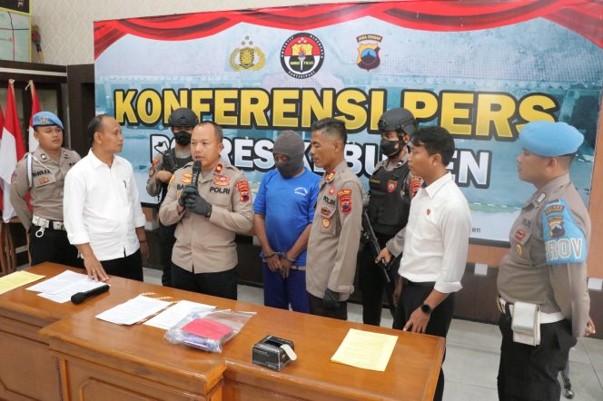 
 Kakek 50 Tahun Ditangkap Polisi Gara-gara Sabu