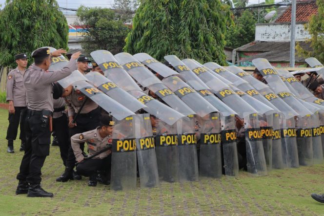 
 Lebih Awal, Polres Kebumen Latihan Dalmas Hadapi Pemilu 2024