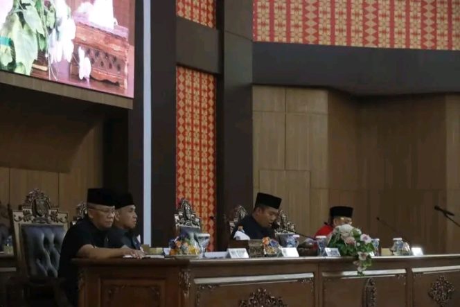 
 DPRD Kota lubuklinggau Membahas 29 Raperda Dalam Rapat Paripurna Yang Dihadiri Walikota HSN Prana Putra Sohe