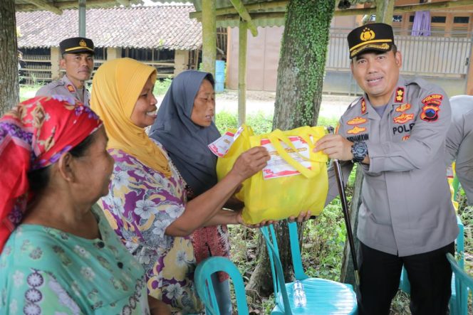 
 “Jumat Curhat” Polres Kebumen Digelar di Pabrik Genteng