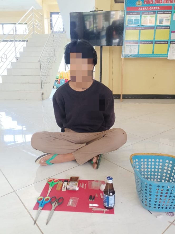 
 Diduga Kerap Dijadikan Tempat Transaksi dan Pesta Sabu, Sebuah Rumah Digrebek
