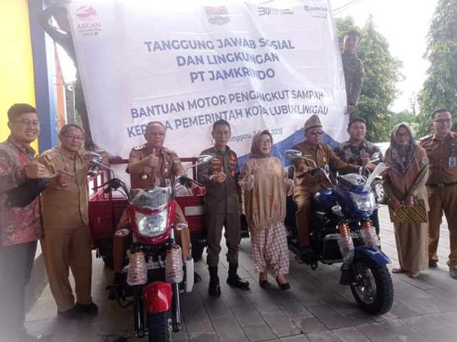 
 Pemerintah Kota Lubuk Linggau Terima Bantuan Dua Unit Motor Pengangkut Sampah Dari PT. Jamkrindo