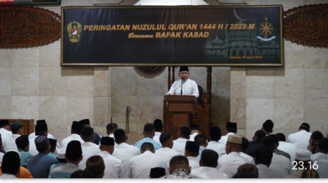 
 Qudrotul Ikhwan Sholat Tarawih Berjamaah di Masjid Agung Kibang Menggala