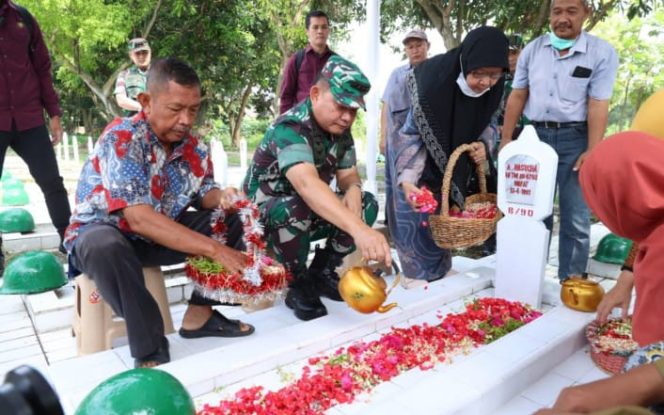 
 Kasad Ziarah ke TMP Kesenden dan Tinjau Pembangunan Masjid Syarif Abdurachman