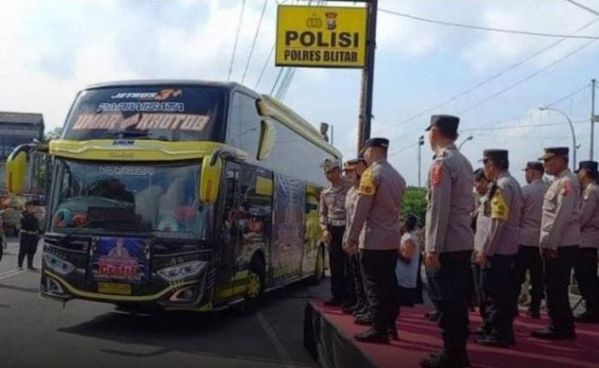 
 Polres Blitar Siapkan Transportasi Bagi Pemudik Asli Blitar Ke Tempat Tujuan