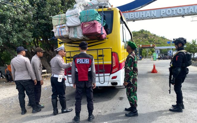 
 Sinergitas TNI -POLRI Pengamanan Arus Mudik di Pelabuhan Laut Tano