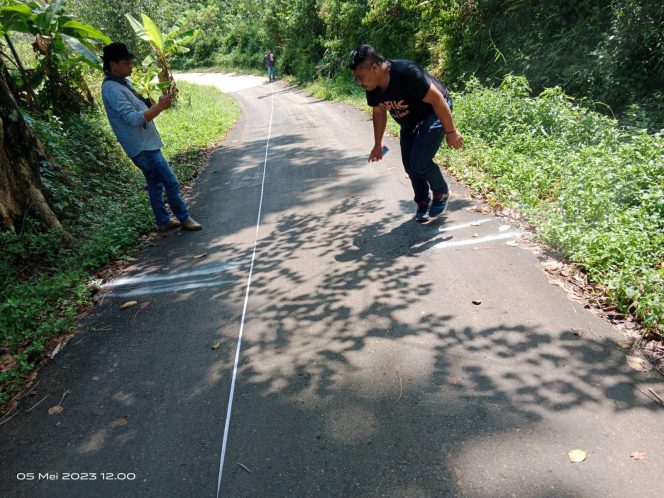 
 Ternyata ada ruas jalan di wilayah Kab Kebumen yg ikut diaspal!!! Proyek Pengaspalan Jalan di Ruas 209 Desa Lancar Wadaslintang Tahun Anggaran 2022
