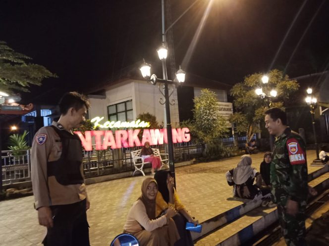 
 Sinergi, Polsek Bantarkawung dan Koramil Laksanakan Patroli Malam Minggu