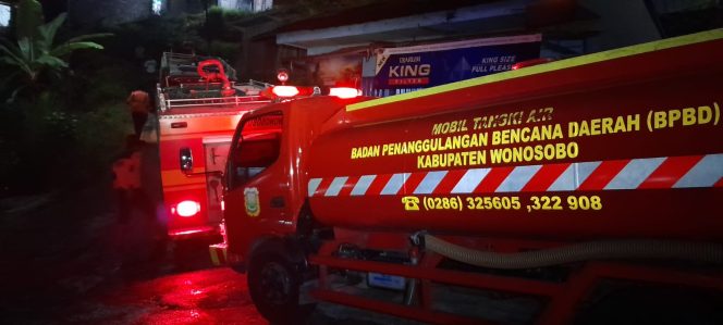 
 Lalai masak air hingga ketiduran di samping tungku, Satu Rumah di lalap Sijago Merah