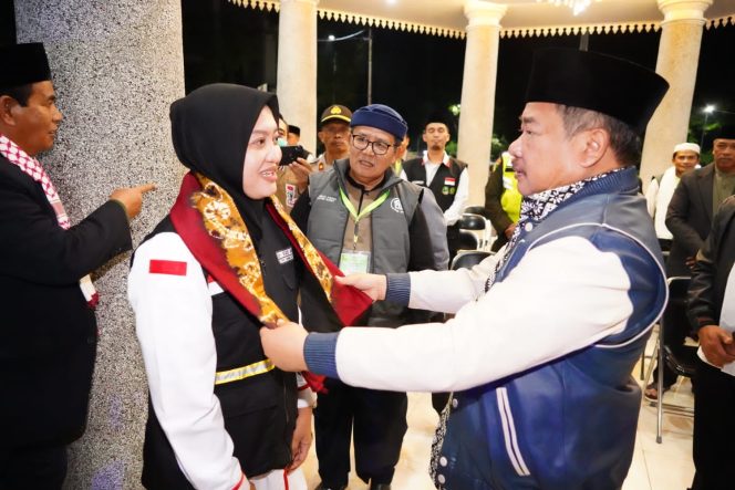 
 Bupati Garut Lepas Resmi 400 Calon Jemaah Haji Kloter Pertama