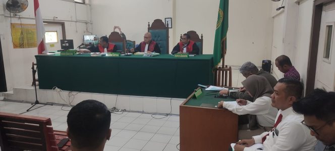 
 Penandatanganan Berkas Perdamaian Tergugat Dibawah Tekanan