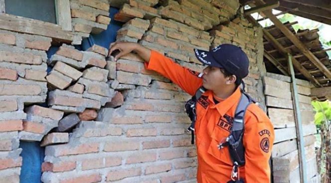 
 Tanah Gerak Di Wilayah Sebagian Ponorogo Membuat Warga Takut Dan Mengungsi