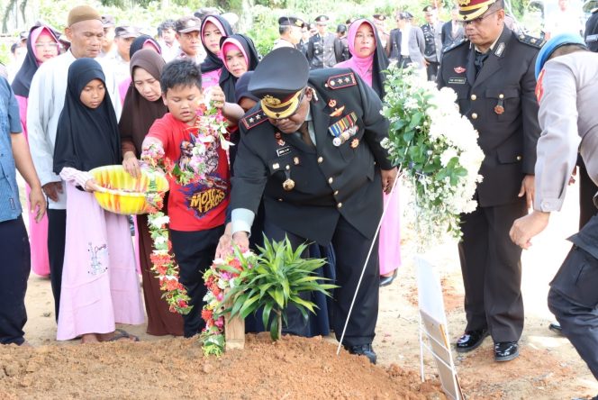 
 Kapolres Tulang Bawang Berikan Penjelasan Tentang Kronologi Meninggalnya Ipda Sigit