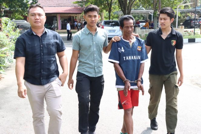 
 Tekab 308 berhasil Tangkap Pelaku Pembunuhan di Kampung Tunggal Warga, Ini Motifnya