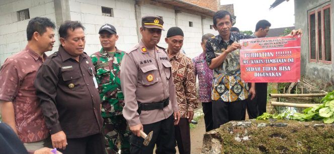 
 Dalam menciptakan masyarakat, pola hidup sehat ?? Tegalombo siap menuju ODF, Bongkar dan tutup jamban/Kakus masuk kolam