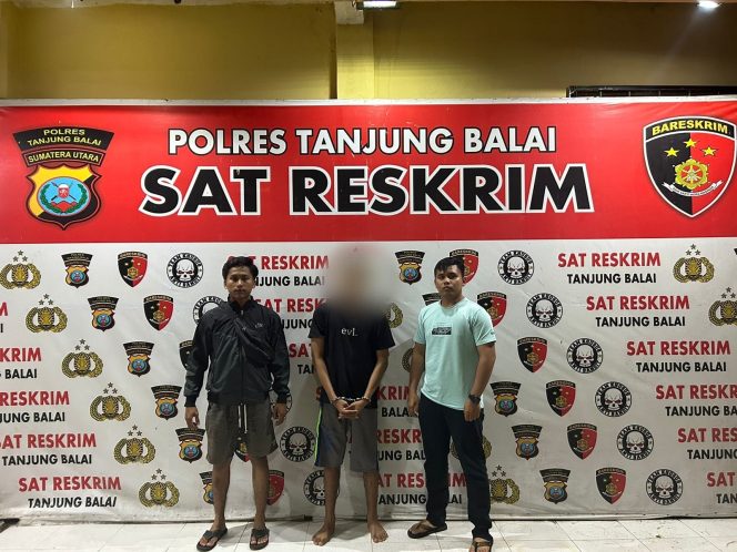 
 KAN alias A Pelaku Pencabulan Anak di Bawah Umur di Amankan Sat Reskrim Polres Tanjung Balai di Kantor Dukcapil