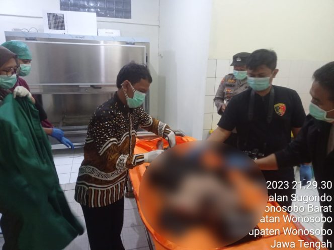 
 Polres Wonosobo Evakuasi Jenazah di Selokan Air Sumberan Warga Sumberan