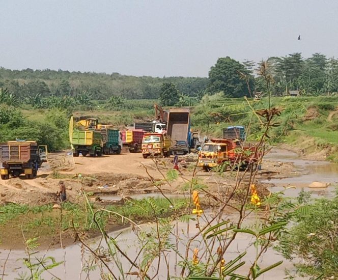 
 Tambang Batuan Ilegal Tanpa Izin Nekad Beroperasi di Desa Tubanan Jepara