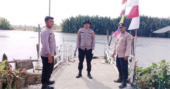 
 Gelar KRYD di Dermaga Penyeberangan, Kapolsek Rawa Pitu Sampaikan Dua Imbauan Kamtibmas