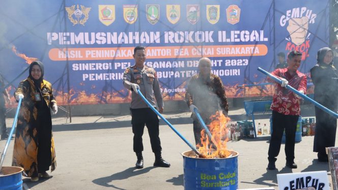 
 Wakapolres Bersama Bupati Wonogiri Menghadiri Pemusnahan Rokok Ilegal
