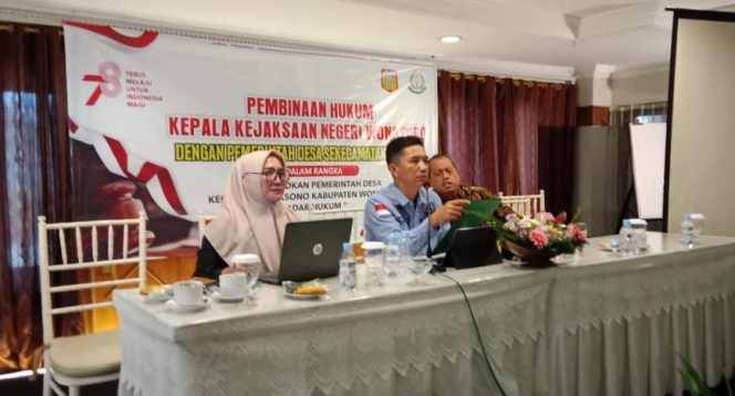 
 Kejari Wonosobo Memberikan Pembinaan Hukum dan Evaluasi Dana Transfer Desa Kepada Seluruh Kepala Desa se Kecamatan Leksono