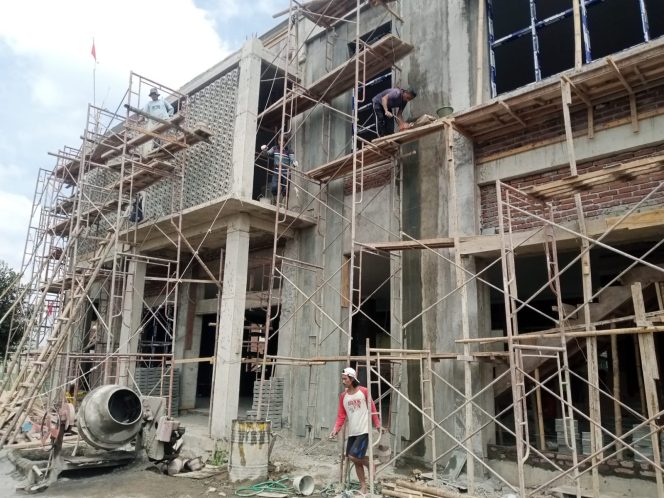 
 Gawat !!!! Standar Keselamatan Kerja (K3) Pekerjaan Kontruksi dan Pembangunan Pusat Layanan Haji Dan Umroh Terpadu Kabupaten Wonosobo Tidak di pakai