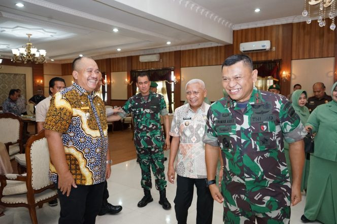 
 Good Job !! Bupati Asahan bersama Dandim 0208/AS Temu Ramah Bersama Danrem 022/PT