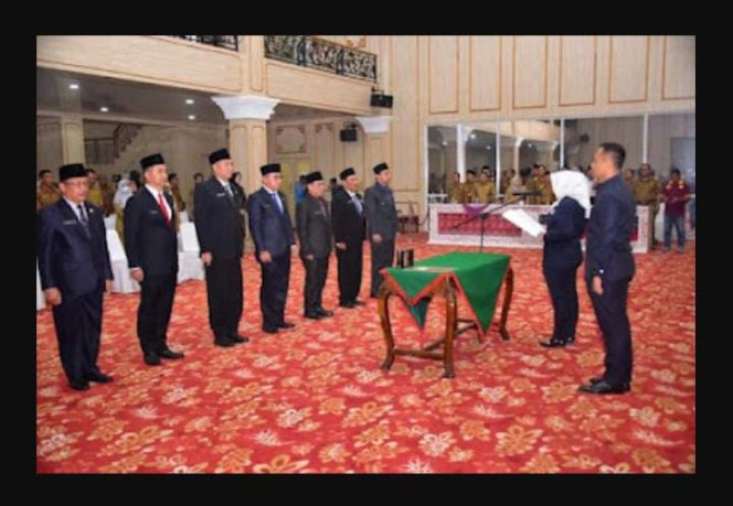 
 Hj Ratna Mahmud Lantik 7 Pejabat Tinggi Kabupaten Musi Rawas Di Auditorium Kantor Bupati