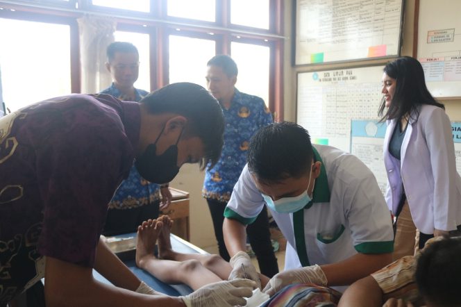 
 Wabup Lampung Utara Hadiri Sunatan Masal dan Silaturahmi dengan KPM PKH, TKSK dan Operator SIKS NG  Di Abung Semuli