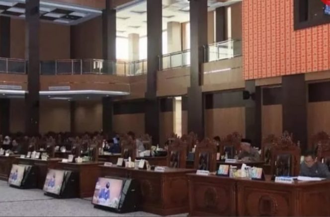 
 H. Rodi Wijaya Pimpin Rapat Paripurna DPRD Terbuka Dalam Menyampaikan Nota Keuangan Serta RAPBD Kota Lubuk Linggau Tahun 2024