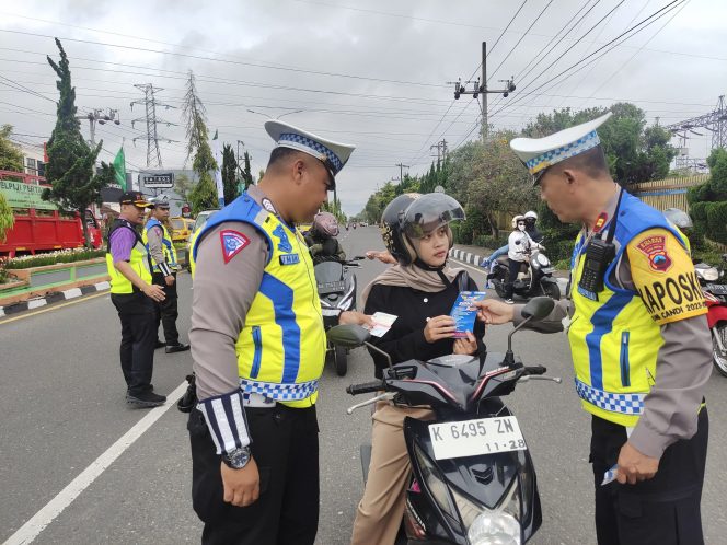 
 Satuan Lalulintas Polres Wonosobo Menggelar Sosialisasi Tertib Lalu Lintas Di Jalan Tumenggung