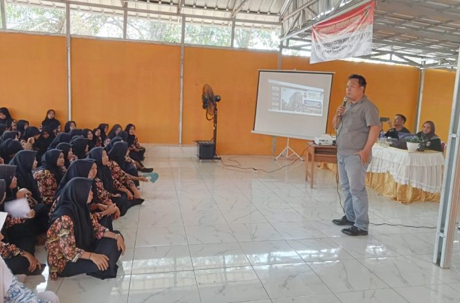 
 Polisi Berikan Penyuluhan Kepada Ratusan Pelajar SMP Negeri 3 Banjar Agung