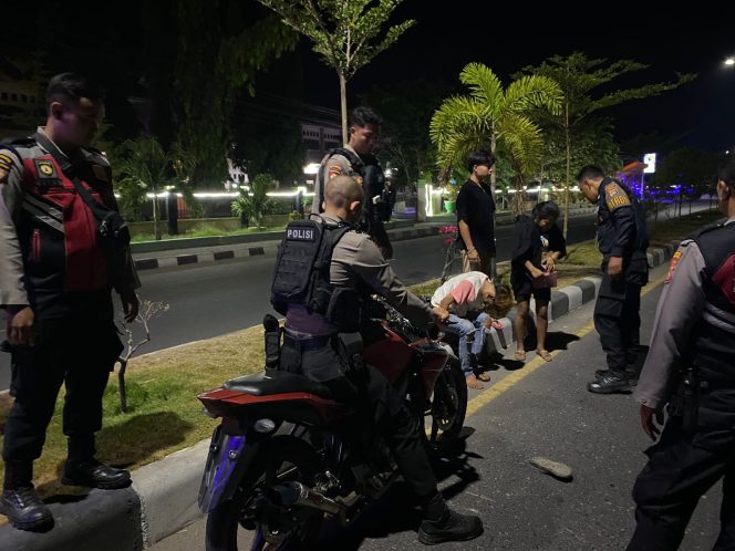 
 Gelar KRYD Malam Minggu, Polres Sumbawa Amankan Sajam, Miras Hingga Knalpot Brong