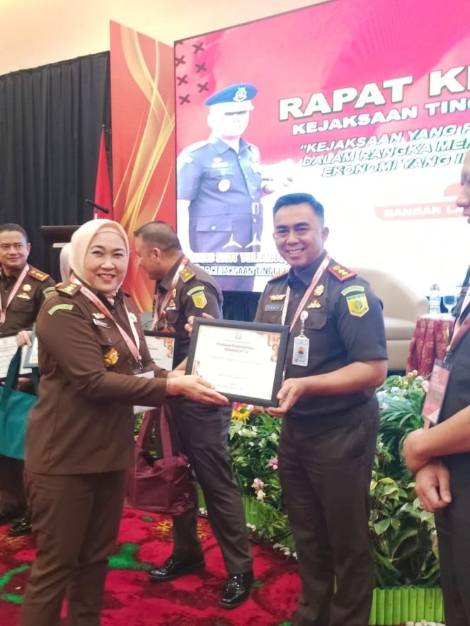
 Kejaksaan Negeri Lampung Utara Sabet Dua Penghargaan