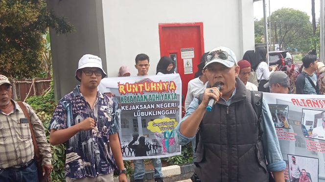 
 K-Maki Dampingi APAK Demo Di Kejaksaan Tinggi Sumatera Selatan 12-12-23