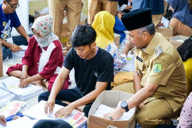 
 Pj Bupati Muba Tinjau KPU Untuk Memastikan Lancarnya Pemilu 2024
