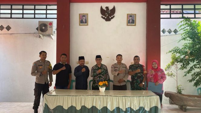
 Babinsa dan Polisi RW Polres Pasuruan Kota Kembali Raih Penghargaan Dari Kelurahan