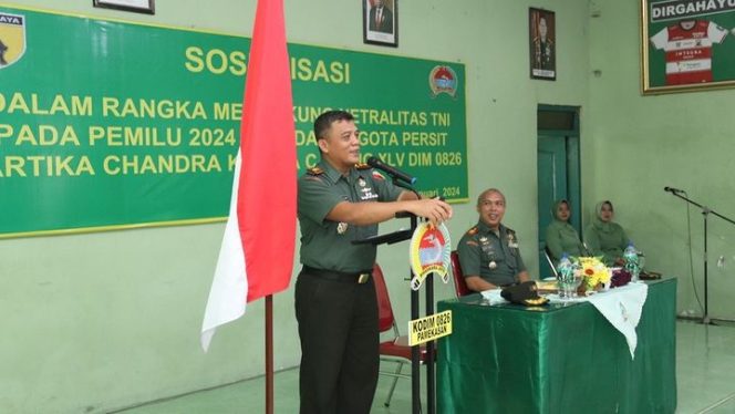 
 Dukung Netralitas TNI, Dandim Gelar Sosialisasi Bersama Persit KCK Cabang XLV Kodim 0826/Pamekasan