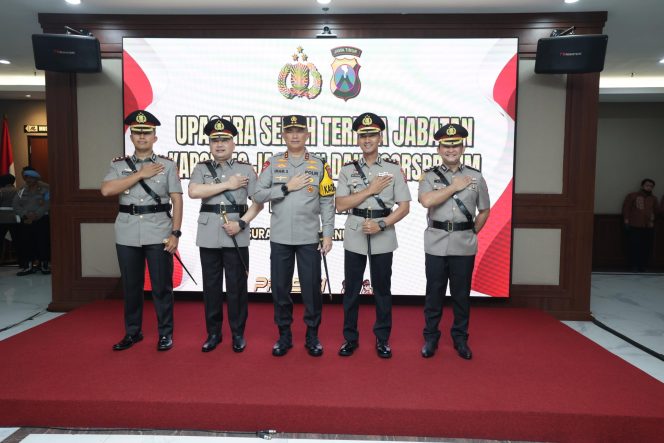
 Pergantian Pimpinan, Kapolres Pasuruan Melaksanakan Sertijab Di Polda Jatim