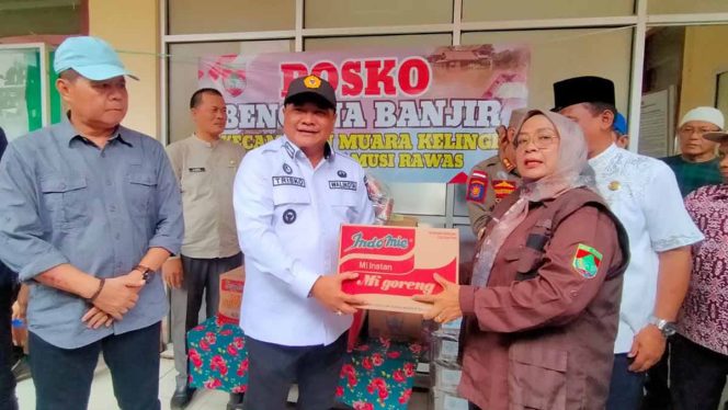 
 Wakil Bupati Bersama Pj Walikota Salurkan Bantuan Untuk Warga Musi Rawas Dan Sekitar nya Yang Terdampak Banjir