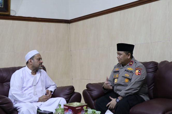 
 Ditemui Wakaops NCS Polri, Habib Taufiq Assegaf Pasuruan Doakan Pemilu Berjalan Aman dan Damai
