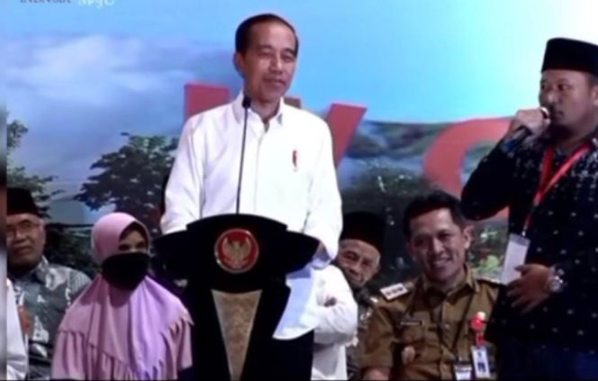 
 Jokowi Berkunjung ke Wonosobo Bagikan Sertifikat untuk Masyarakat