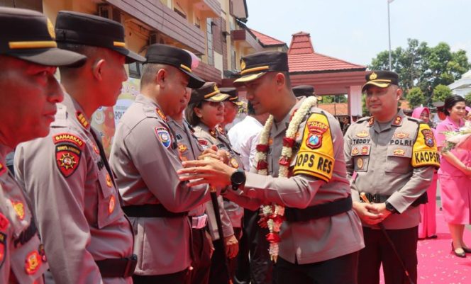
 AKBP Teddy Chandra Nahkodai Polres Pasuruan