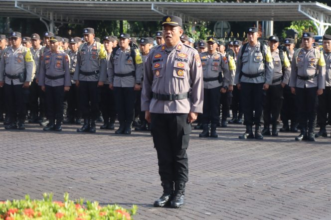 
 Mendekati Pemungutan Suara Pemilu 2024, Polres Pasuruan Gelar Apel Pergeseran Pasukan Pengamanan TPS