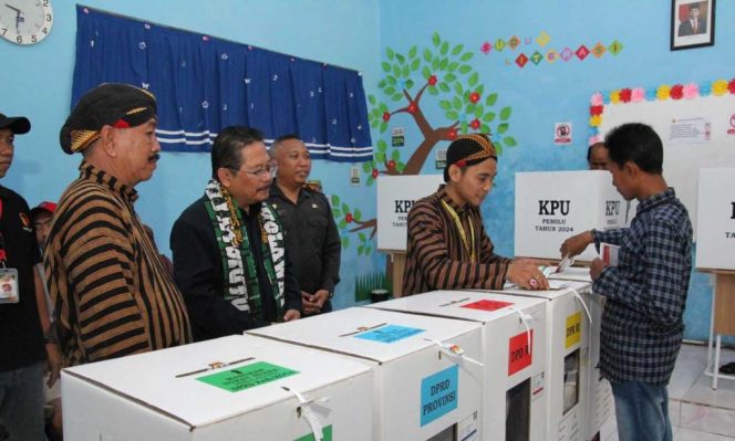 
 Monitoring Pemilu 2024, PJ Bupati Pasuruan Apresiasi Tingginya Animo Pemilih, Kreatifitas Penyelenggara dan Kesigapan Tim Gabungan Pengamanan
