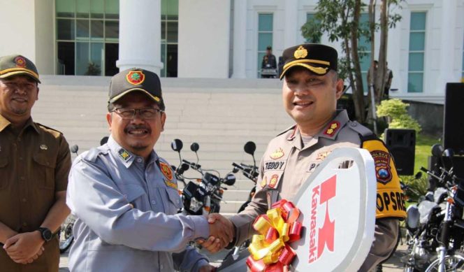 
 Pemkab Pasuruan Hibahkan 24 Motor Trail untuk Polres Pasuruan Amankan Pemilu 2024