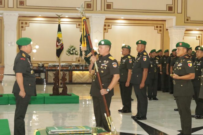
 Mayjen TNI Rafael Pimpin Sertijab 1 Pati TNI-AD dan 10 Pamen di Lingkungan Kodam Brawijaya