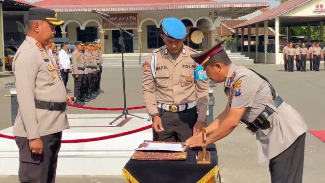 
 Polres Pasuruan Kota Lantik Kapolsek Dan Wisuda Purna Bhakti Anggota Polres Pasuruan Kota